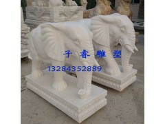 庭院門口裝飾漢白玉大象石雕，戶外