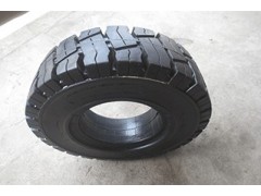 廣州朗琴實(shí)心輪胎7.00-9橡膠實(shí)心輪