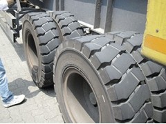 廣州朗琴實(shí)心輪胎12.00-20橡膠實(shí)心