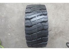 廣州朗琴電動(dòng)叉車實(shí)心輪胎16x6-8哪