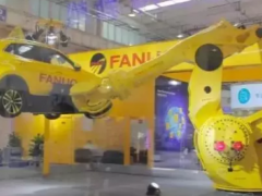 世界機器人大會：工業(yè)機器人成主角