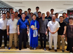 正泰中自總經(jīng)理黃永忠作杭州市儀器儀表學(xué)會(huì)十屆二次理事會(huì)議上半年工作總結(jié)