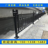 廣州道路兩邊黑色護(hù)欄廠家 黃埔人行道外側(cè)欄桿定做