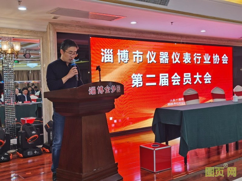 協(xié)會會長李明做理事會工作報告