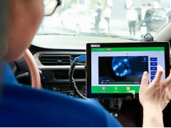 人工智能 華北工控助力學(xué)車(chē)機(jī)器人走進(jìn)駕校