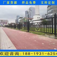 廣州市區(qū)人行道護(hù)欄圖片 市政道路防護(hù)欄桿廠家 黑色方管護(hù)欄