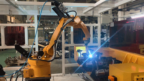 ER8-尾排 智能轉(zhuǎn)向架 弧焊.gif