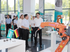 聚焦高端裝備與智能制造，趙巖副省長(zhǎng)蒞臨埃斯頓自動(dòng)化開(kāi)展深度調(diào)研